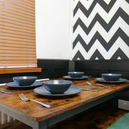 Broadway Belfast! Central Location! Sleeps 6! Exterior photo