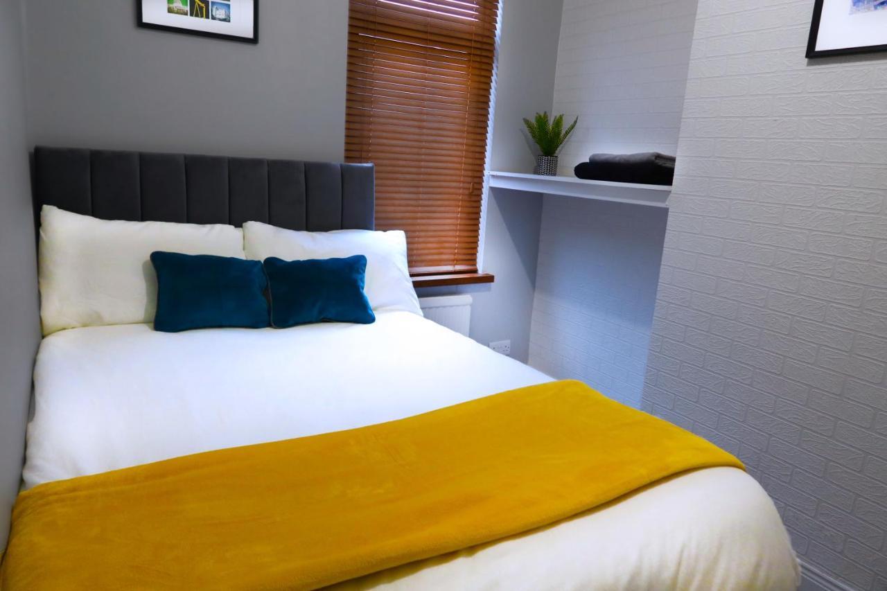 Broadway Belfast! Central Location! Sleeps 6! Exterior photo