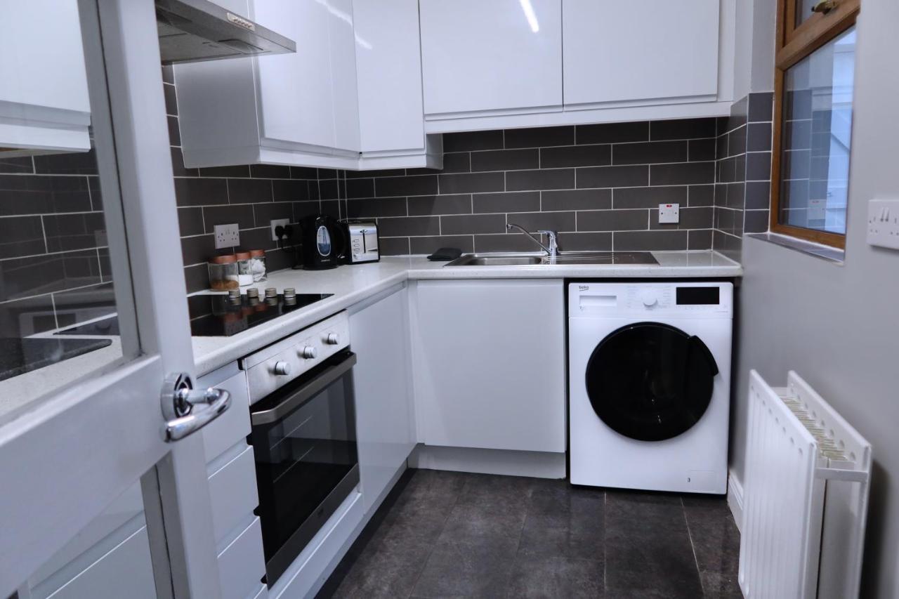 Broadway Belfast! Central Location! Sleeps 6! Exterior photo