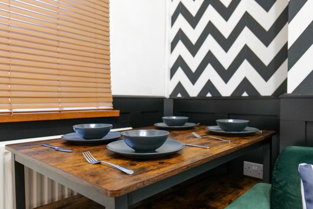 Broadway Belfast! Central Location! Sleeps 6! Exterior photo