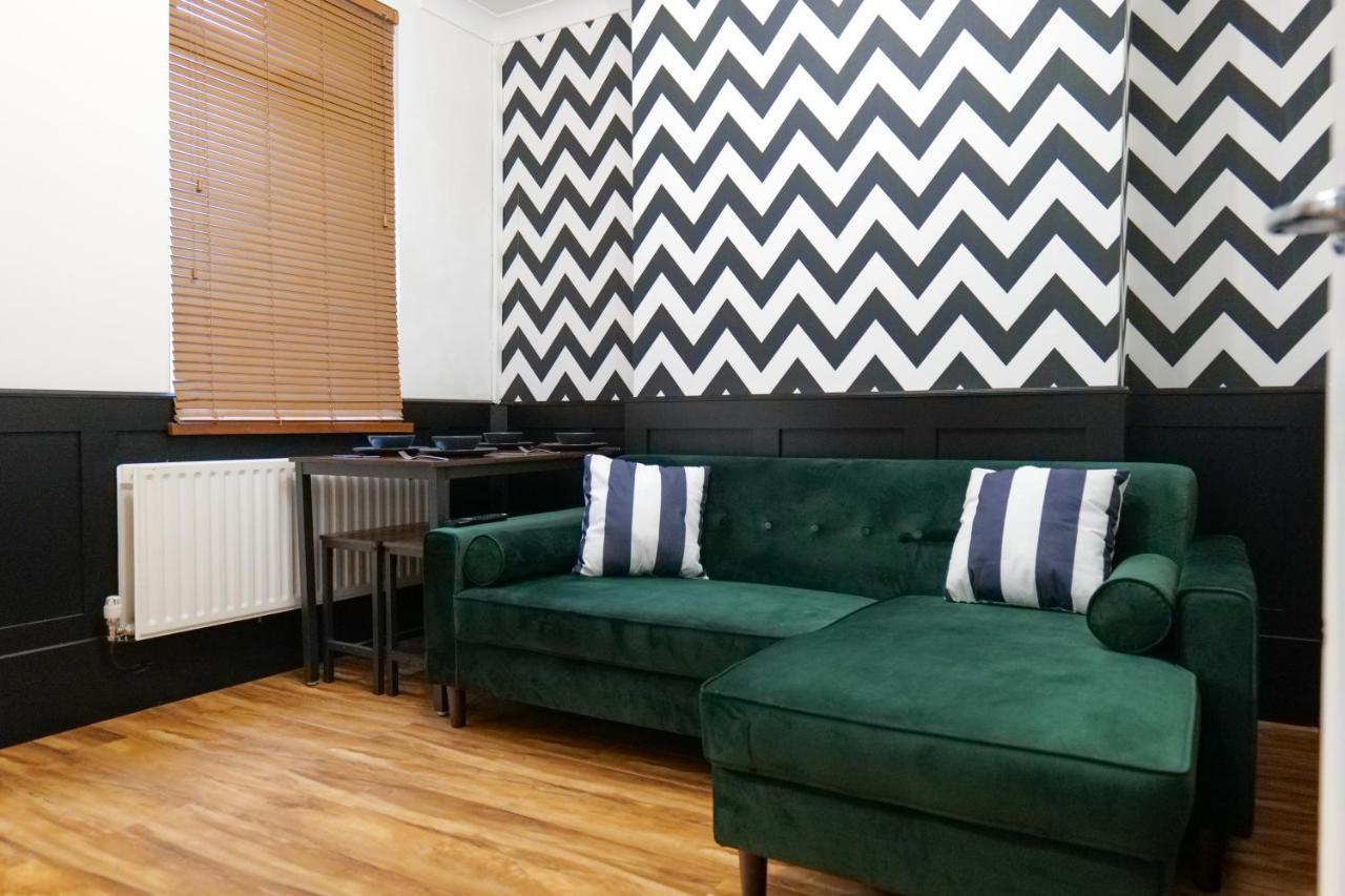Broadway Belfast! Central Location! Sleeps 6! Exterior photo