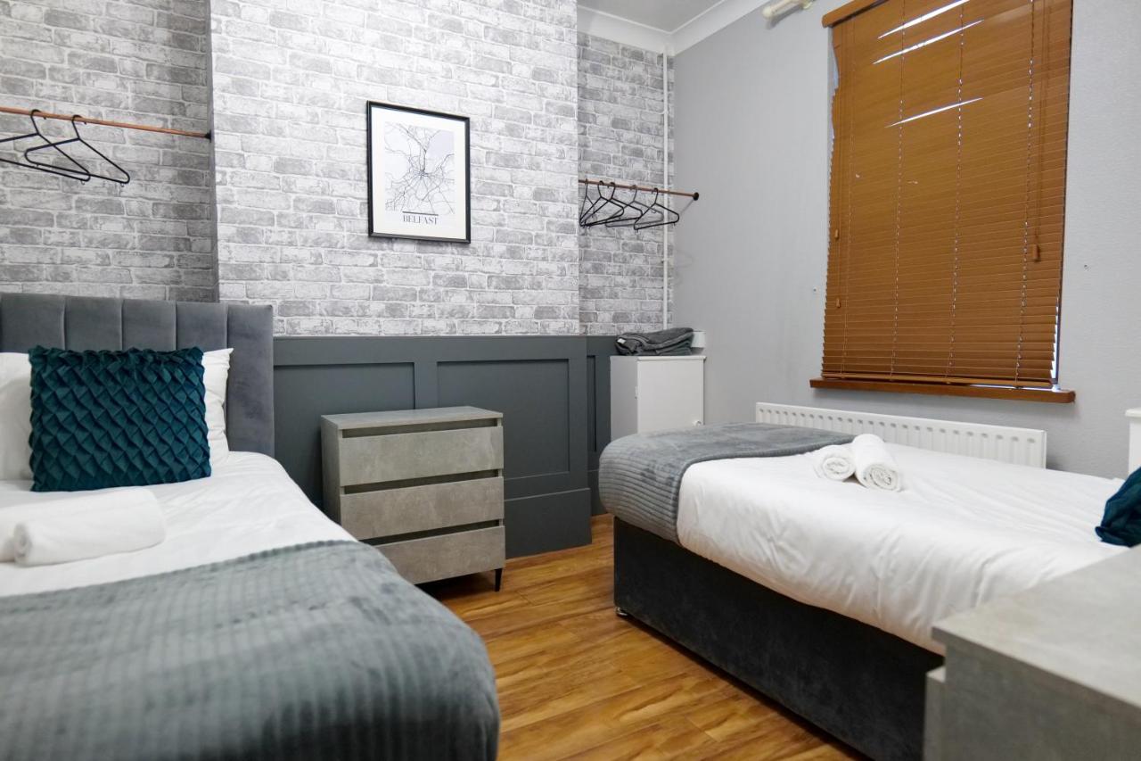 Broadway Belfast! Central Location! Sleeps 6! Exterior photo