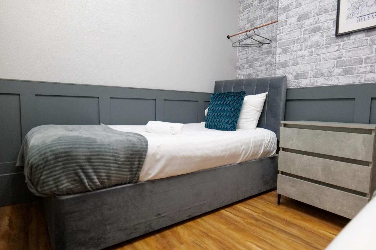Broadway Belfast! Central Location! Sleeps 6! Exterior photo