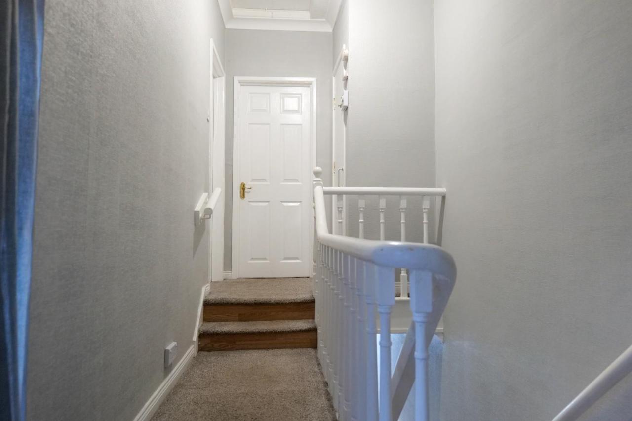 Broadway Belfast! Central Location! Sleeps 6! Exterior photo